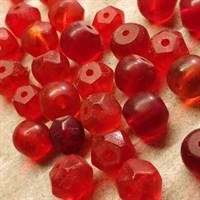 Antikke røde glas perler, 6-8 mm.